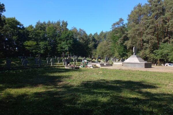 Фахівці зі Львівщини впорядкували український греко-католицький цвинтар у Польщі (ФОТО)