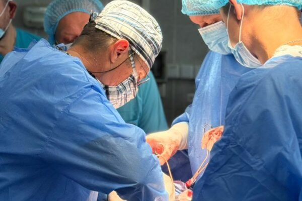 На Полтавщині пацієнта лікували від пневмонії, а хірурги дістали з бронха кутній зуб