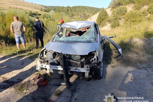 На Львівщині перекинувся автомобіль Renault: Водій загинув (ФОТО)