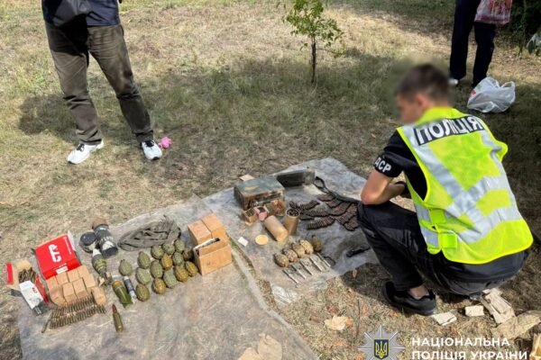 Нелегальний обіг зброї: Поліція провела 155 обшуків у 5 областях, виявлено 10 схронів