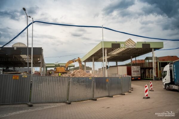 У пункті пропуску на Львівщині більш ніж на рік зупинять автобусний рух на в’їзд до Польщі