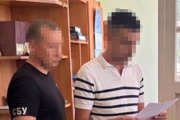 СБУ викрила на Закарпатті посадовця коледжу, який за хабарі влаштовував ухилянтів на навчання