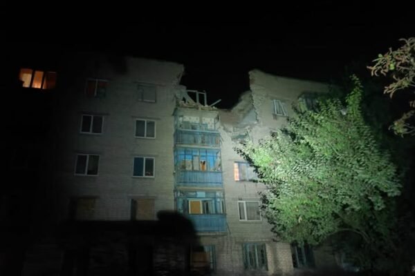 Ворог вдарив по Слов’янську. Під завалами багатоповерхівки шукають людину