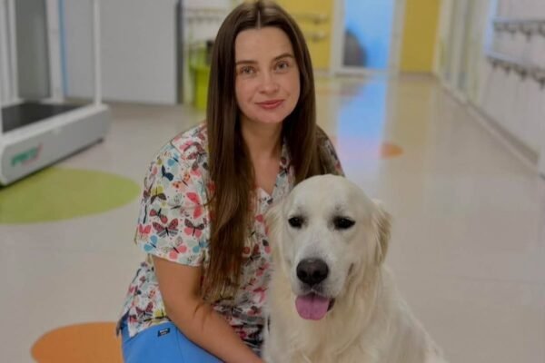 У львівській дитячій лікарні з’явився новий собака-терапевт – золотистий ретривер Юкі (ФОТО)