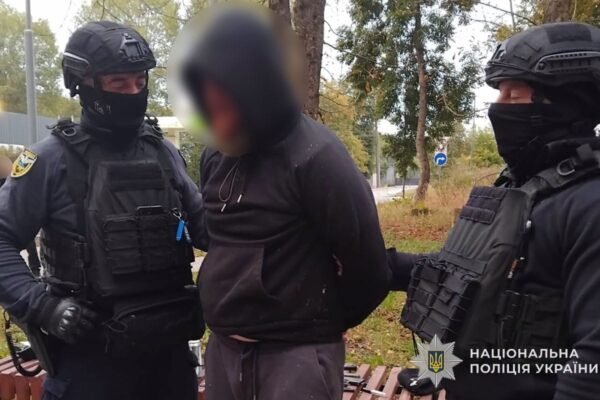 Не сподобалася музика: У Тернополі на заправці п’яний 28-річний чоловік погрожував перехожим зброєю