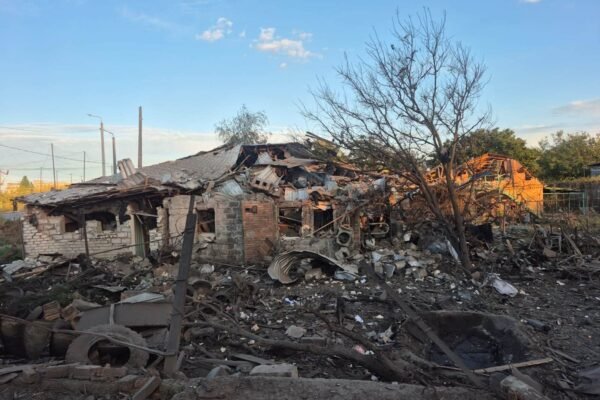 Ворожий удар зруйнував будинок в Слов’янську громаду: З-під завалів врятували родину з дитиною
