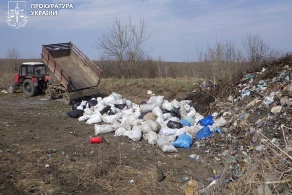 Понад 1 млн грн збитків: На Прикарпатті посадовець селищної ради організував схему заробітку на вивезенні сміття