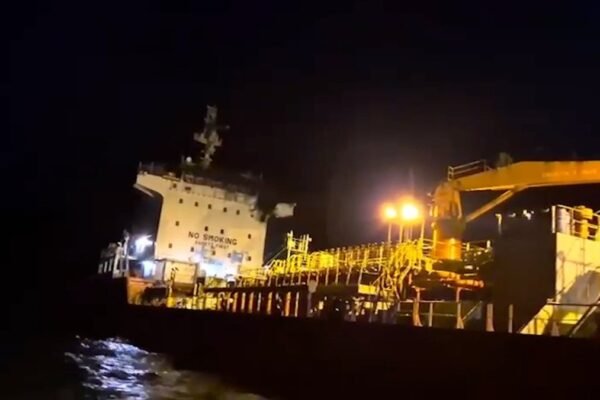 У ДПСУ розповіли про порятунок морською охороною екіпажу цивільного судна на Одещині після атаки БпЛА (ВІДЕО)