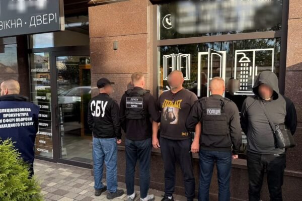 Переправлення «під ключ»: Мешканець Ужгорода налагодив стійкий канал виїзду чоловіків за кордон