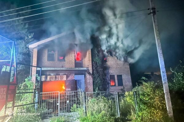 Внаслідок ударів по двох районах Харкова постраждали четверо людей