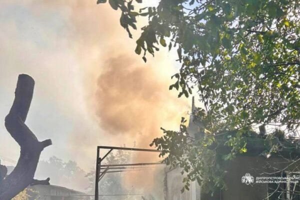 У Кам’янському ворожий дрон влучив у будинок