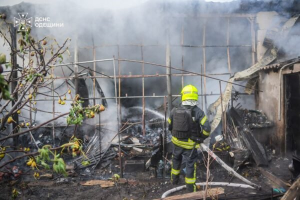 Агресор вдарив по житловому сектору Одеси: Загинула жінка