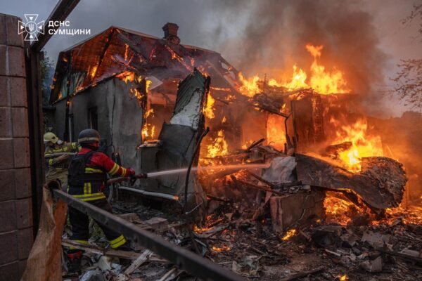 Ворог вдарив по житловій забудові у Сумах: Постраждала дитина