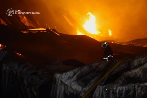Внаслідок ворожої атаки на Дніпро зупинилося виробництво на “Інтерпайпі”
