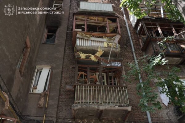 У Запоріжжі дрон влучив у багатоповерхівку