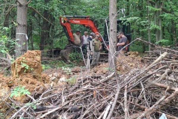 У Пужниках на Тернопільщині завершили пошукові роботи: Масового поховання не знайшли