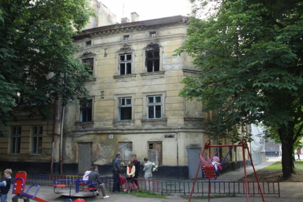 Львів звернувся до Мінкульту через занепад двох історичних будинків у центрі міста