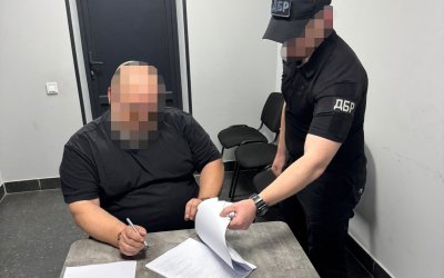 Фіктивні «фронтові» виплати: На Донеччині судитимуть фельдшерку та посадовця медслужби