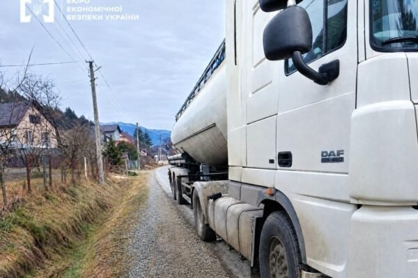 БЕБ на Закарпатті викрило підприємців, що маскували незаконне пальне під газоконденсатний абсорбент