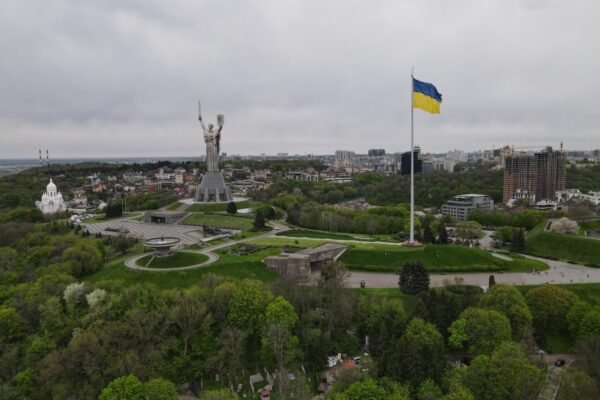У Києві тимчасово заборонять всі масові заходи просто неба та в спорудах, не обладнаних укриттями
