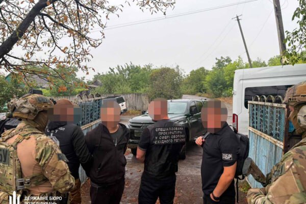 На Харківщині затримали військового під час отримання мільйона гривень за викрадену зі своєї частини зброю та обладнання