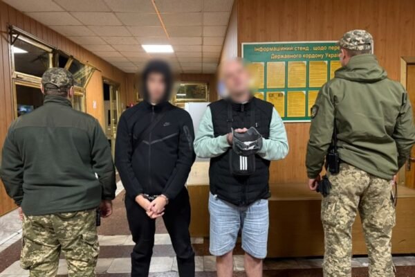 На кордоні з Молдовою затримали двох іноземців, що перебували у міжнародному розшуку