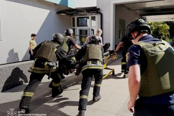 Росіяни атакували рятувальників, що займалися ліквідацією наслідків удару по Нікополю