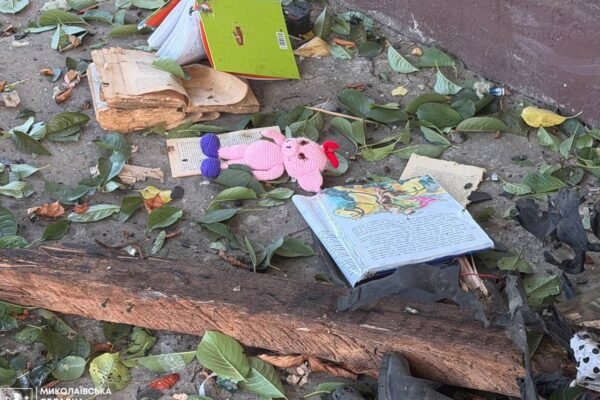 Внаслідок комбінованої атаки на Миколаїв загинула жінка, серед поранених є дитина