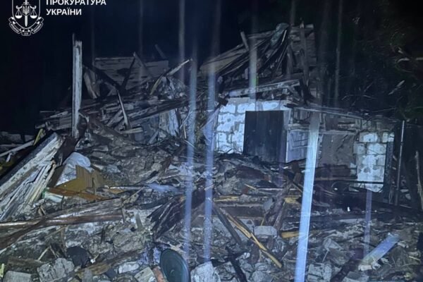 В Ізюмі внаслідок масованого удару є жертви: РФ за півгодини скинула 15 КАБів