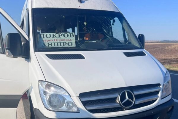 Ворог атакував рейсовий автобус на Дніпропетровщині. Є загиблі та поранені