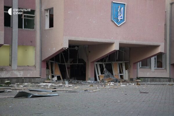Внаслідок обстрілів на Сумщині є загиблі та поранені. Зруйновано університет, пошкоджені будинки
