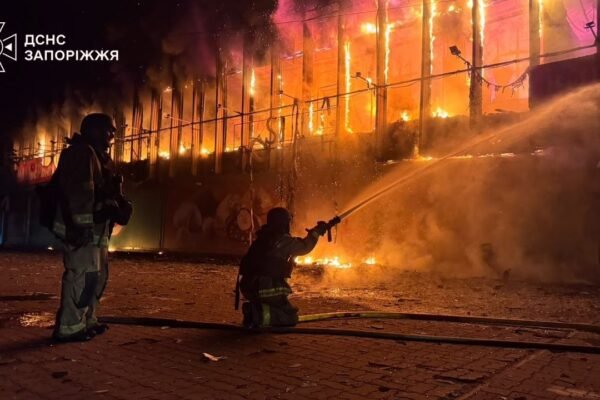 Вночі під ворожою атакою опинилося Запоріжжя. Що відомо