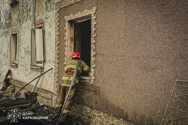 Четверо постраждалих та одна загибла: Ворог масовано вдарив по Лозовій