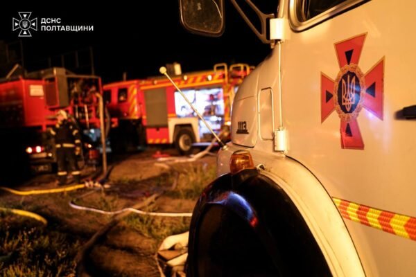 На Полтавщині після ворожої атаки вирує пожежа