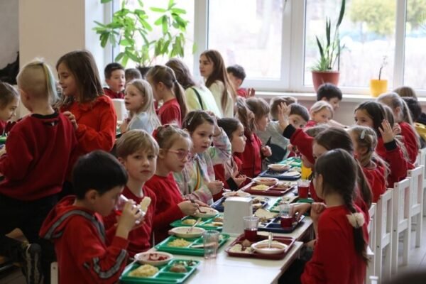 На Львівщині перевірили харчування у майже 200 школах: У частині з них виявили порушення