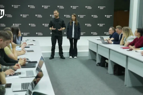 Хмара зустрівся з представниками українського ОПК: Обговорив пріоритети виробництва