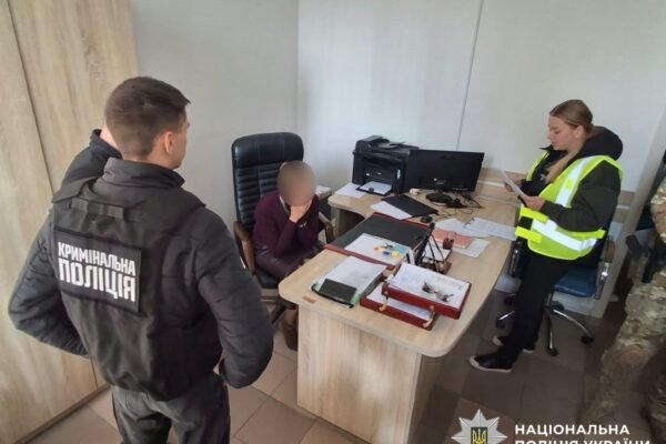 На Вінниччині керівниця держпідприємства в змові зі спільниками допомагала незаконно легалізувати інземців через працевлаштування