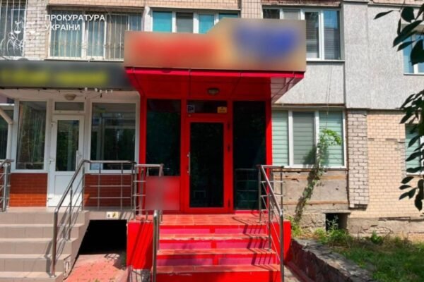 Два роки за ґратами та заборона працювати з дітьми: У Хмельницькому засудили директора мовного центру за зберігання дитячого порно