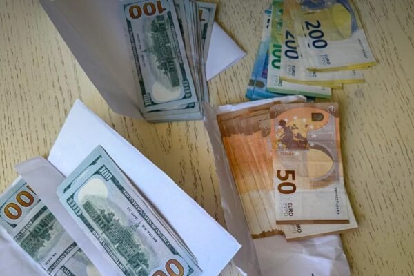 Посадовців Тернопільської податкової викрили на систематичному вимаганні хабарів від бізнесу