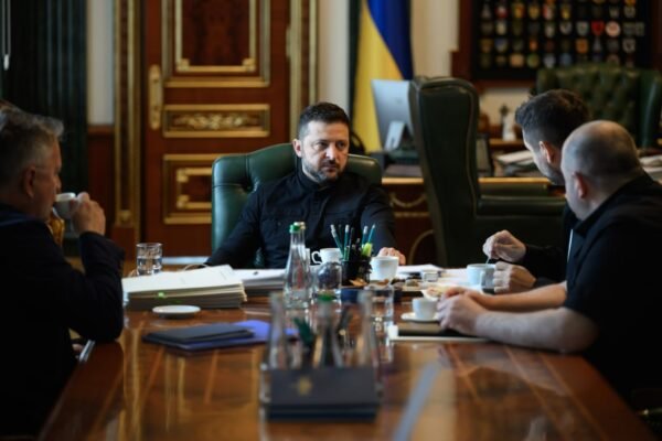 Зеленський провів нараду з переговорною групою за підсумками зустрічі з представниками Трампа