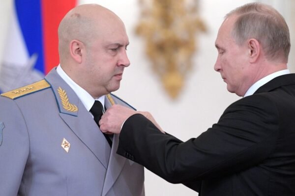 Генерал Суровікін отримав від Путіна наказ знищити всі мости в Києві, – ЗМІ