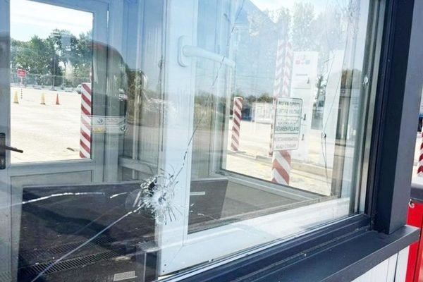 Під час російського обстрілу було пошкоджено автобус на кордоні з Молдовою