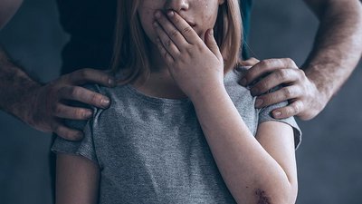 На Житомирщині затримали чоловіка, що напоїв алкоголем та зґвалтував неповнолітню
