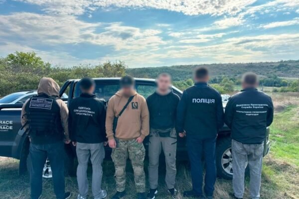 Неподалік кордону з Молдовою затримали авто, в багажнику якого везли ухилянта