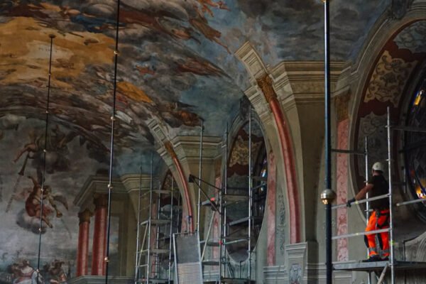 У храмі Святого Андрія у Львові розпочинають відновлення вітражів, пошкоджених внаслідок атаки РФ