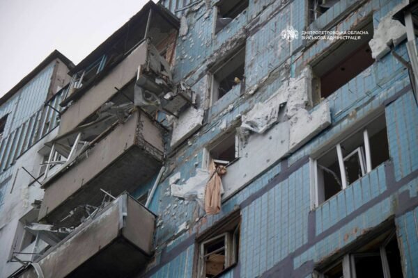 Ворог вночі атакував Дніпро: Серед поранених є діти