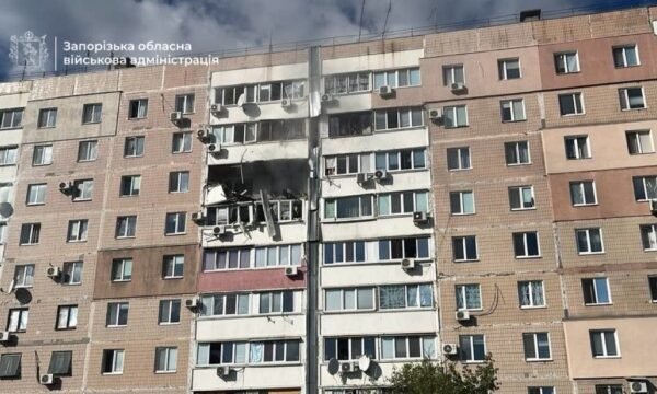Російський дрон атакував багатоповерхівку у Запоріжжі
