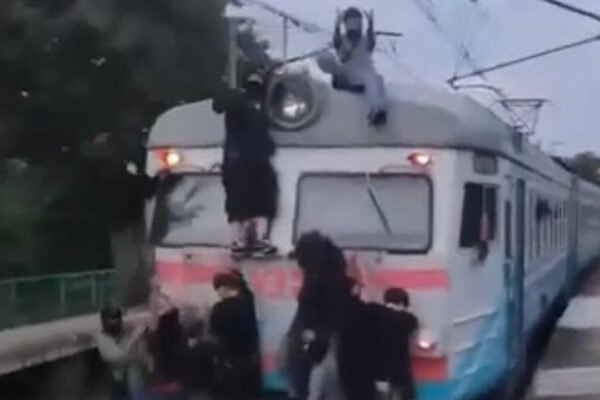 На Харківщині поліція зняла з поїзда зачеперів-підлітків
