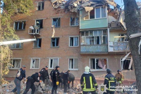 Удар по Прилуках: З-під завалів дістали тіла трьох дітей