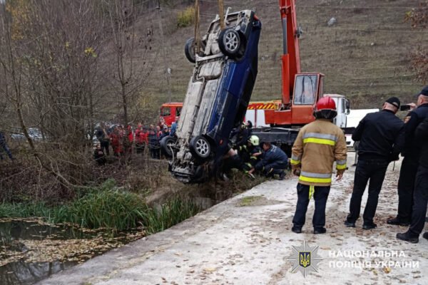 Трагедія на Хмельниччині: З річки дістали авто з тілами трьох дітей